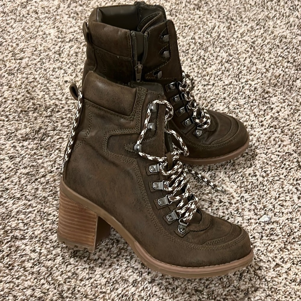 Combat boots